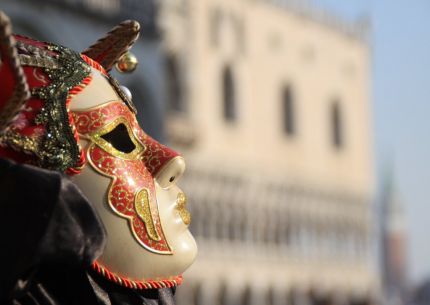 Карнавалът във Венеция - със самолет, обслужване на български език!